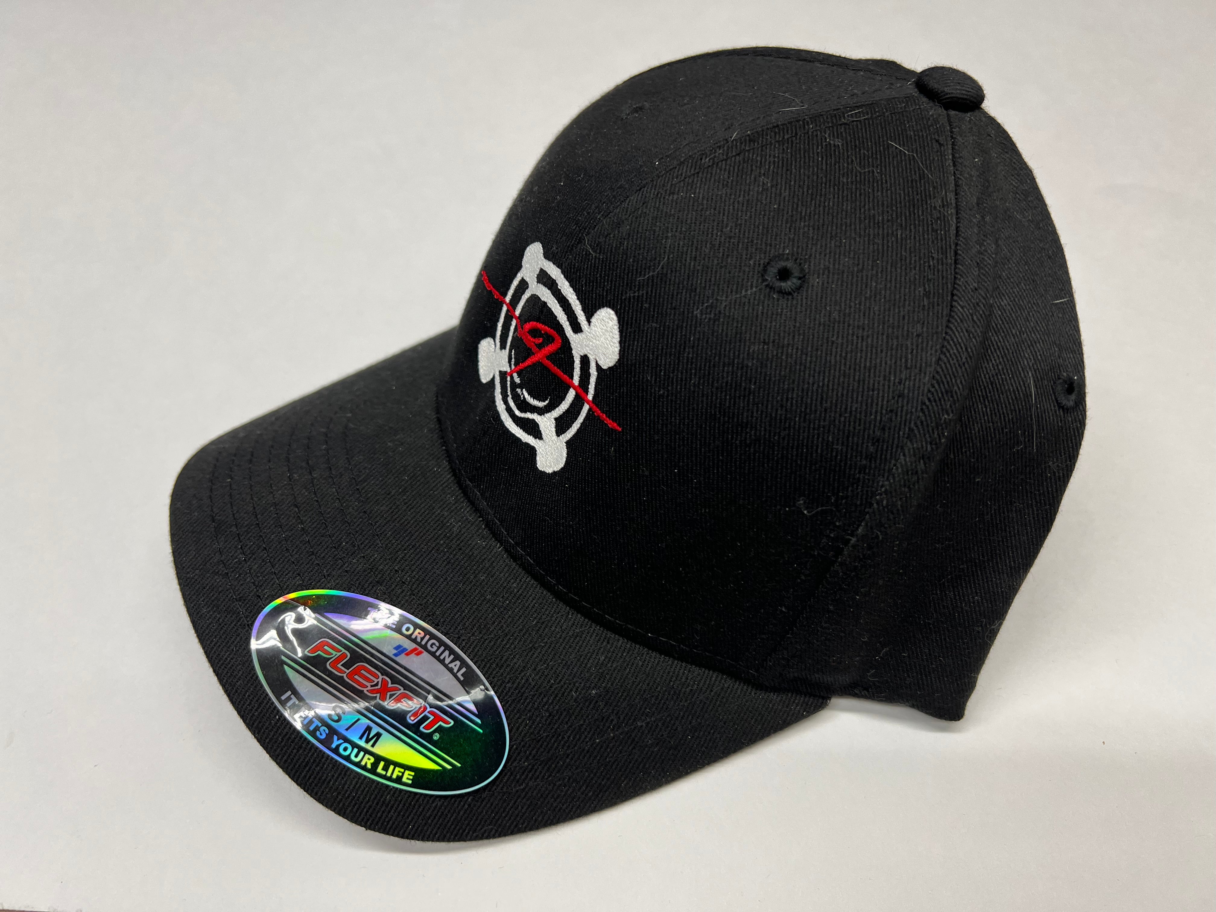 FESLER BUILT FLEXFIT BLACK SKULL CENTER LOGO HAT